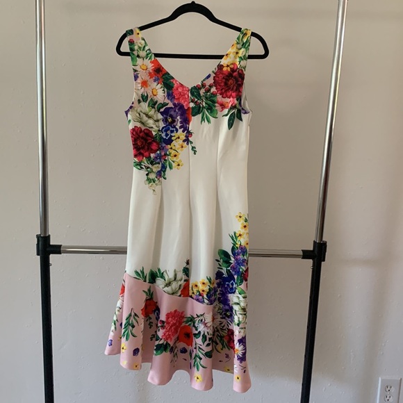 NWOT Venus Floral Dress with Asymmetrical hem. sz M, Homecoming! - Picture 2 of 4